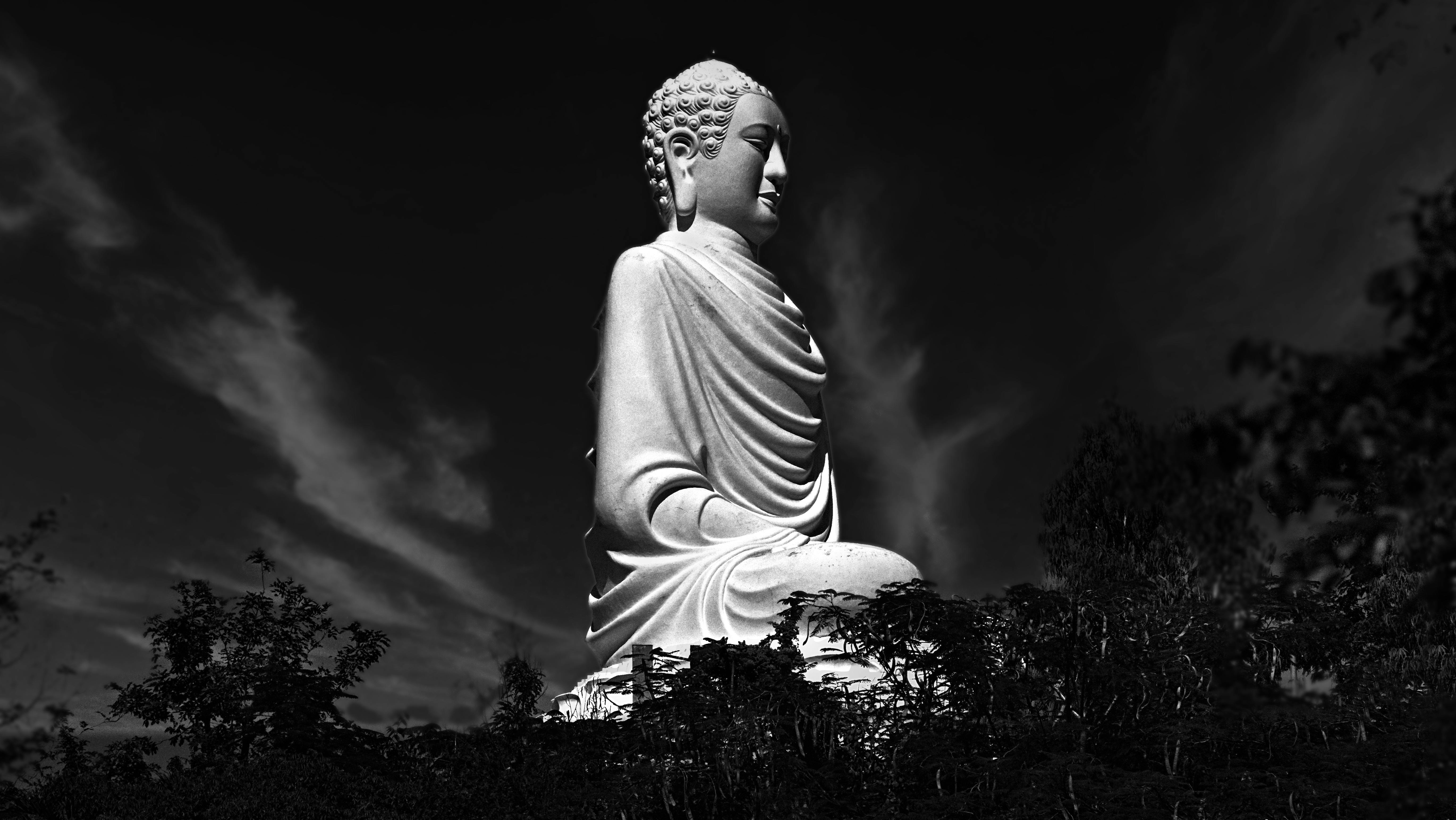 Grayscale Photo of a Tall Statue.